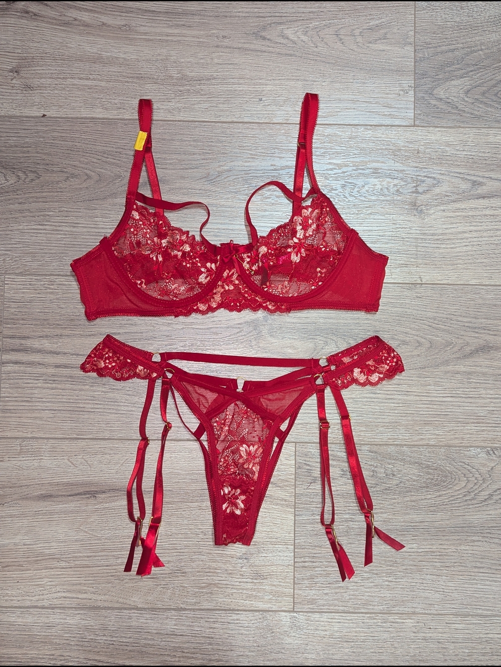 Red Floral Lace Bra & Garter Set - Women's Intimates